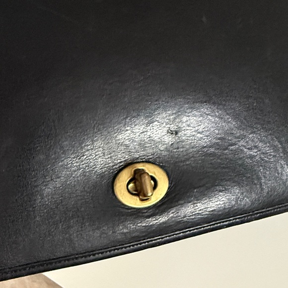 Coach Vintage Black Leather Shoulder Bag - Picture 7 of 11